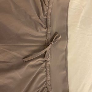 New, but no tags — these lightweight Athleta city pants in M are a perfect fit.